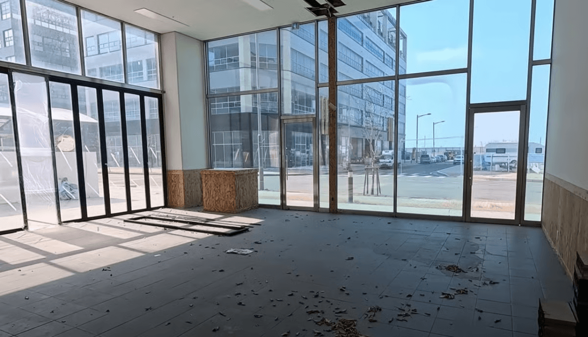 홍대입구역 창고 공실